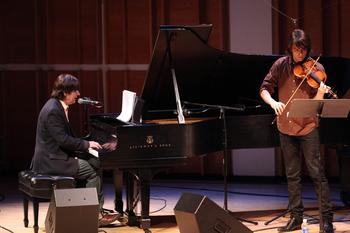 John Darnielle and the violinist/composer Owen Pallett, who created the arrangements of Darnielle's song cycle <em>Transcendental Youth.</em>